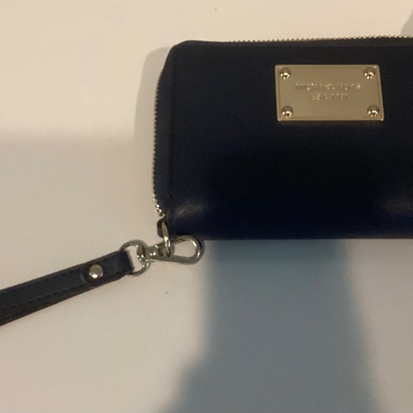 Michael Kors Navy Blue Wrislet wallet - Picture 3 of 8